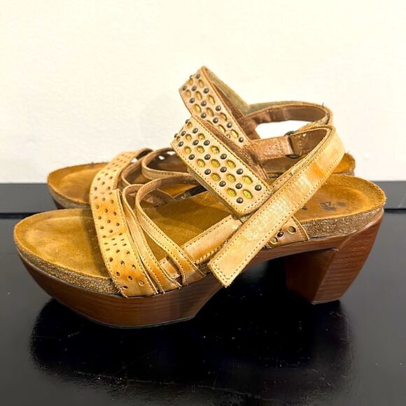 Naot Heeled Studded Leather Straps Sandals Sz 37 - Picture 2 of 11